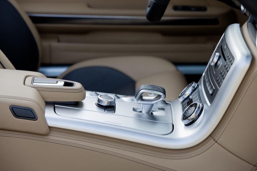 Mercedes-Benz SLS AMG Roadster 2011 года  (фото 21 из 183)
